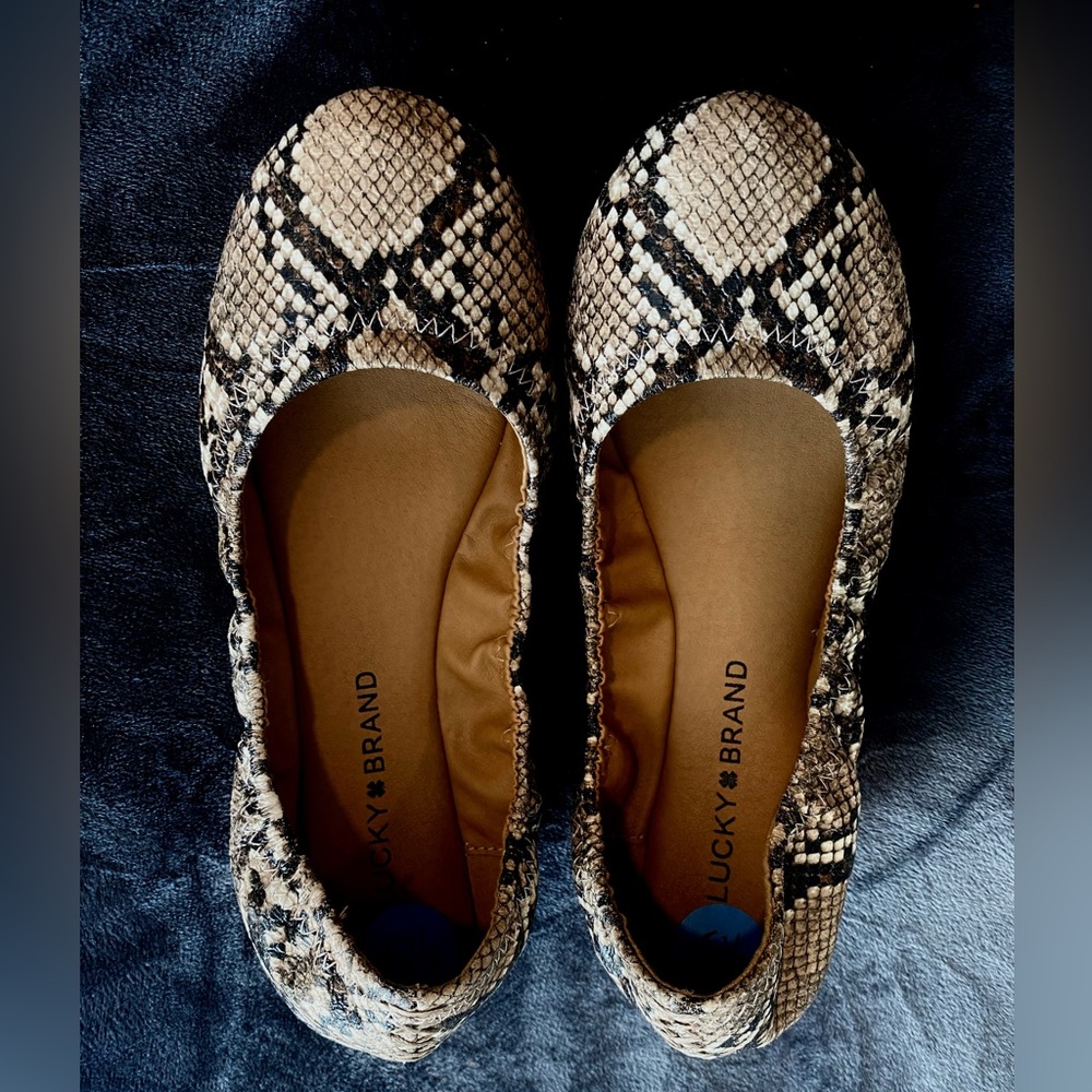NEW Lucky Brand Dream Snakeskin Flats 6.5 NEW